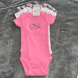 6M Carter’s 3 pack shirt sleeve onesies! NWT